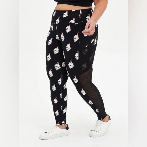 Torrid Performance Core Mesh Side Inset Active Legging Skulls Fire Plus Size 1X - Picture 3 of 8